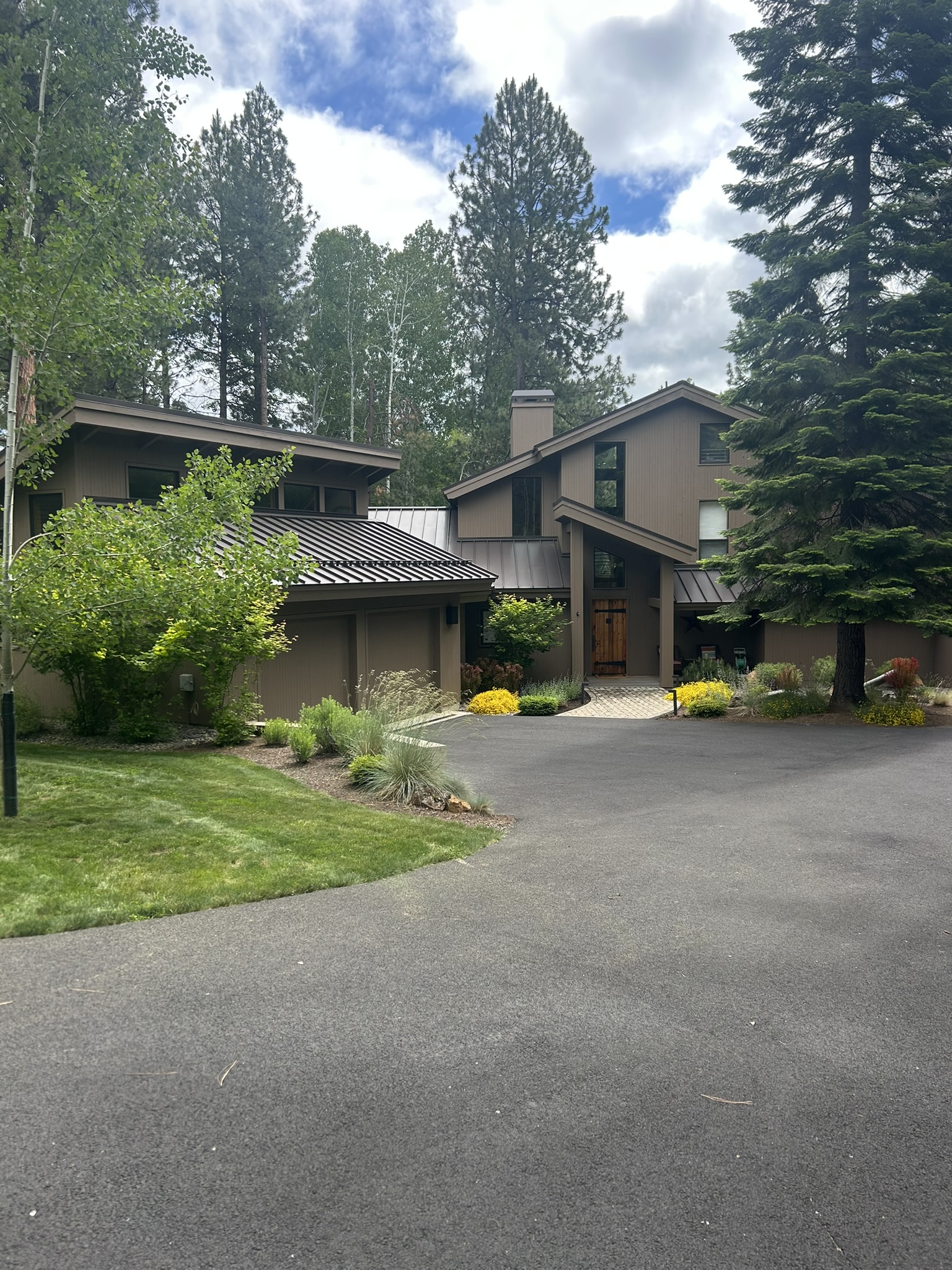 Beautifully landscaped and maintained yard of a home in Central Oregon.
